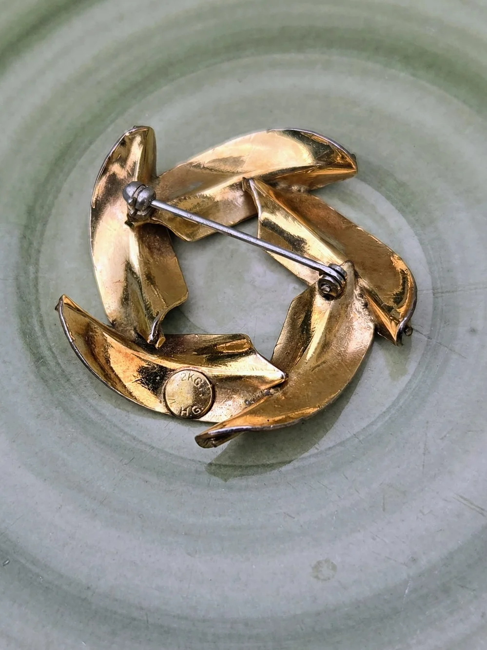 BUYER'S CHOICE VINTAGE BROOCH